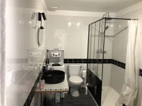 1 Bedroom Apartment in Tresques - Image 2
