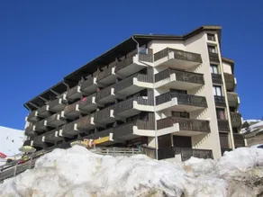 Ski-in/ski-out & foot of the slopes, 2nd floor, view open, balcony, tv, ski locker, 23m² - Image 4