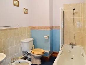 5 bedroom accommodation in Uploders, Bridport - Image 4