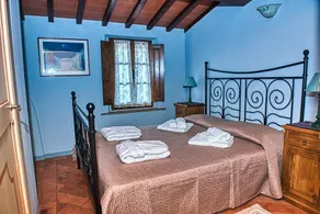 Apartment 'Holiday Home In Tuscany' with Mountain View, Private Terrace and Wi-Fi - Image 2