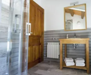 Apartment 5 - Image 2