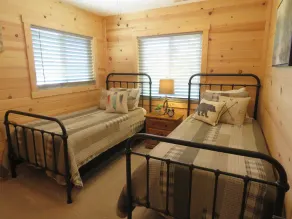 A WELL-APPOINTED CABIN, RURAL RELAXATION, FIREPIT! - Image 5
