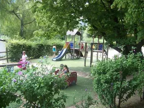 Camping 3 étoiles familial avec piscine et pataugeoire - Image 4