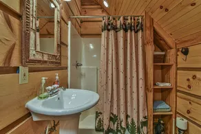 'Bair' Necessities Cabin w Hot Tub and Firepit - Image 5