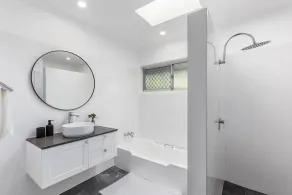 Stylish House Near Bikeway and Lone Pine Koala - Image 2