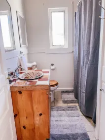Downtown Two Bedroom Craftsman Home- 2 Minute Walk to the Plaza - Image 2