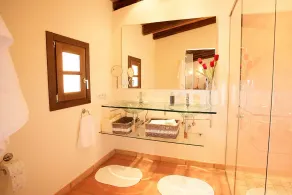 Nobile finca di nuova costruzione con classe e comfort in un paesaggio mozzafiato. - Image 3