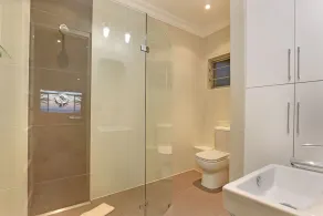 Mouille point Beachfront Apartment Adenium in Rhodora court - Image 4
