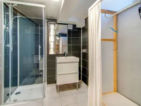 Holiday Home with Garden - Image 4