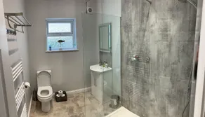 Durham 3 Bedroom House With Parking - Image 3