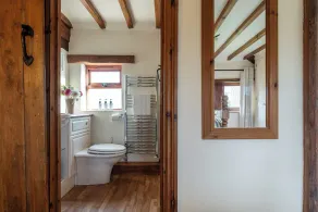 The Threshing Barn - Stunning 5 Bedroom Retreat - Image 4