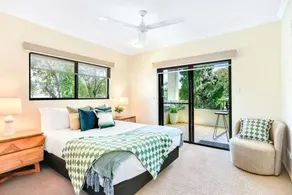 Central Park - City Fringe- Luxury 3BR Apartment | Pool, Balcony & CBD Fringe - Image 5