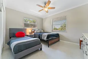 Large Updated Beach Apartment with a Patio - Image 5