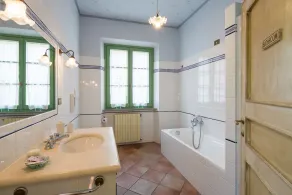 Stone villa with private pool and garden, satellite TV, air conditioning and Wi-Fi access. Situated - Image 5