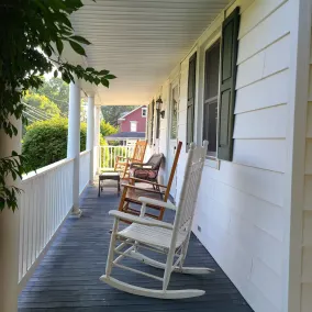 Three bedroom farmhouse,king size beds with country living  - Image 1