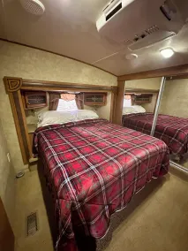 Comfy and cozy RV retreat like having your own campground space - Image 5