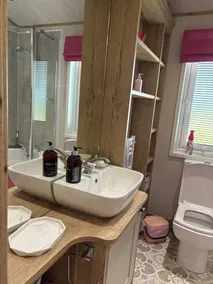 Harrogate Lodge - Sleeps4- South Facing Decking - Image 3