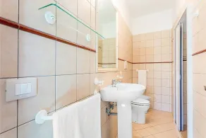 Casa Iorana D: A characteristic and welcoming apartment located right on the beach, with Free WI-FI. - Image 2