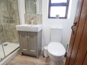 Coach Cottage - Image 4