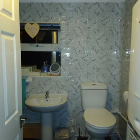 Private Annex with sea views and parking - Image 4