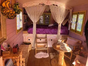 Fully equipped caravan for lovers of peace - Image 4