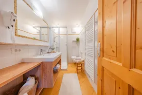 Maisonette con eleganza senza tempo e vista panoramica - Image 2