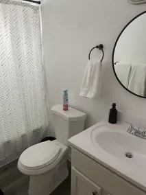 Chic & Cozy APT-Self Check-In - Image 3