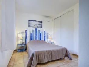 Quiet 6-Guest Apartment in Homps - Image 3