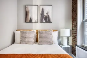 Sleek West Village 1BR w/ W/D, nr Pier 46, by Blueground - Image 5