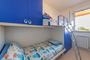 Bright and comfortable apartment, able to accommodate up to 4 people, with a large double bedroom and bedroom with a bunk bed, equipped terrace, living room and kitchenette. Ideal for a relaxing beach holiday, a few meters from the Blue Beach and in a co - Image 5