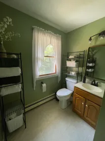 Entire Private Home on Secluded 6 Acre Lot with Water View Near Beaches - Image 4