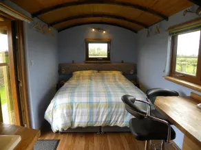 Shepherd's Hut Glamping - Image 4