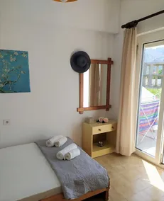 Right on the beach, panoramic sea view, mountain view, family friendly - Image 5