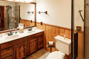 Cozy, Rustic Luxury Cabin on Round Lake, with all of the modern conveniences! - Image 3