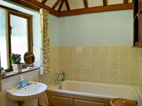 2 bedroom accommodation in Ewhurst Green, near Bodiam - Image 2