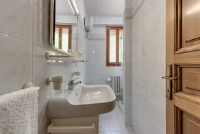 Holiday Home 'Gigli Di Firenze' with Mountain View, Wi-Fi and Air Conditioning - Image 3
