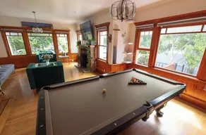 Luxury Elmwood–Rockridge Flat w/ Hot Tub - Image 2