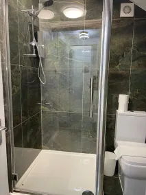 Renovated Modern Apartment Sleeps 4 in Leeds - Image 5