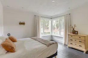12 person detached country house with trampoline & Private outdoor hot tub - Image 4