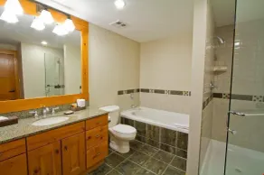 Suite spacieuse près de Whistler | Accès en pente à la télécabine de Creekside - Image 4