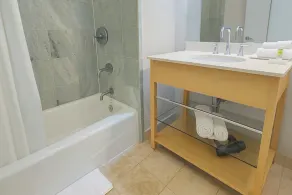 Condominium en bord de mer avec vue imprenable et accès à la plage - Image 3