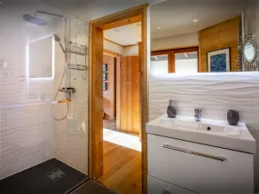 Chalet Morclan - family retreat for 8, jacuzzi & great views - OVO Network - Image 2
