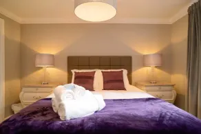 JOIVY Gorgeous Stockbridge Apt With Underground Parking - Image 5