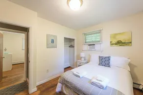 Discount ! A mile to Narragansett beach & Boon Street Market this home has it all ! - Image 5
