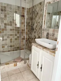 Large estate with authentic Provencal villa - Image 4