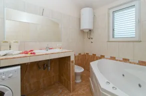 Ruhige und entspannende Wohnung mit Pool und Laube - Image 3