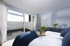 Mousehole View - Pet Friendly - Sea Views - Free Parking & WiFi - Image 4