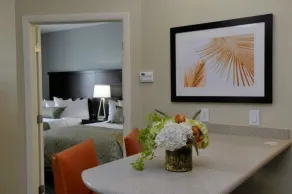 Free Breakfast, Free Shuttle, Outdoor Pool! Near Downtown! - Image 5
