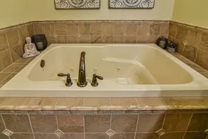 Bent Creek Chalet, Sauna,Jacuzzi,Fire pit and OD shower - Image 4