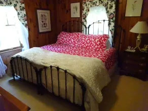 Cardinal Cottage, Great Location, Beautiful Setting, Private Comfy Wh.Squirrels - Image 3